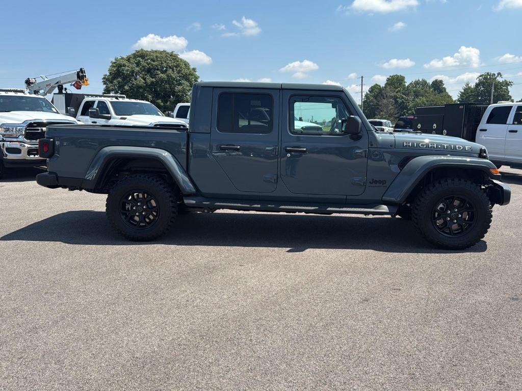 new 2025 Jeep Gladiator car, priced at $46,295