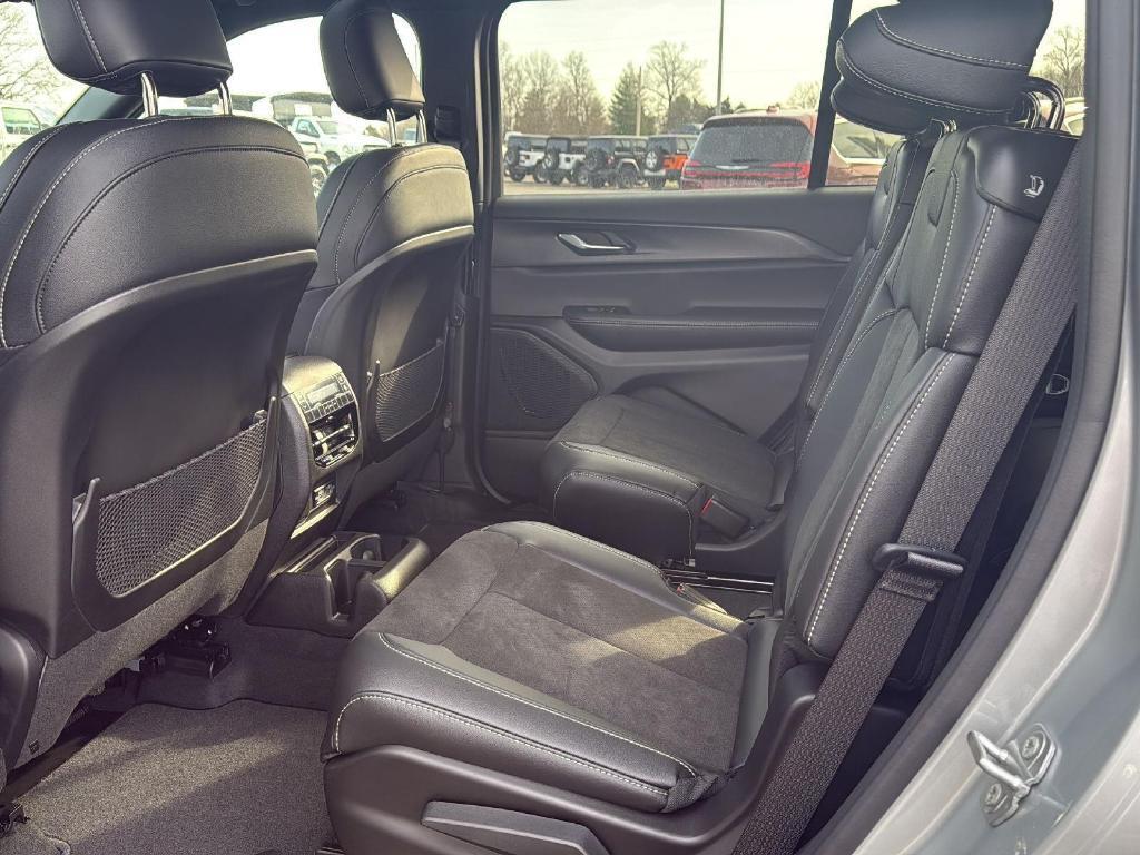 new 2025 Jeep Grand Cherokee L car, priced at $46,082