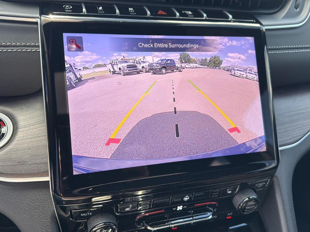 new 2025 Jeep Grand Cherokee car, priced at $47,985