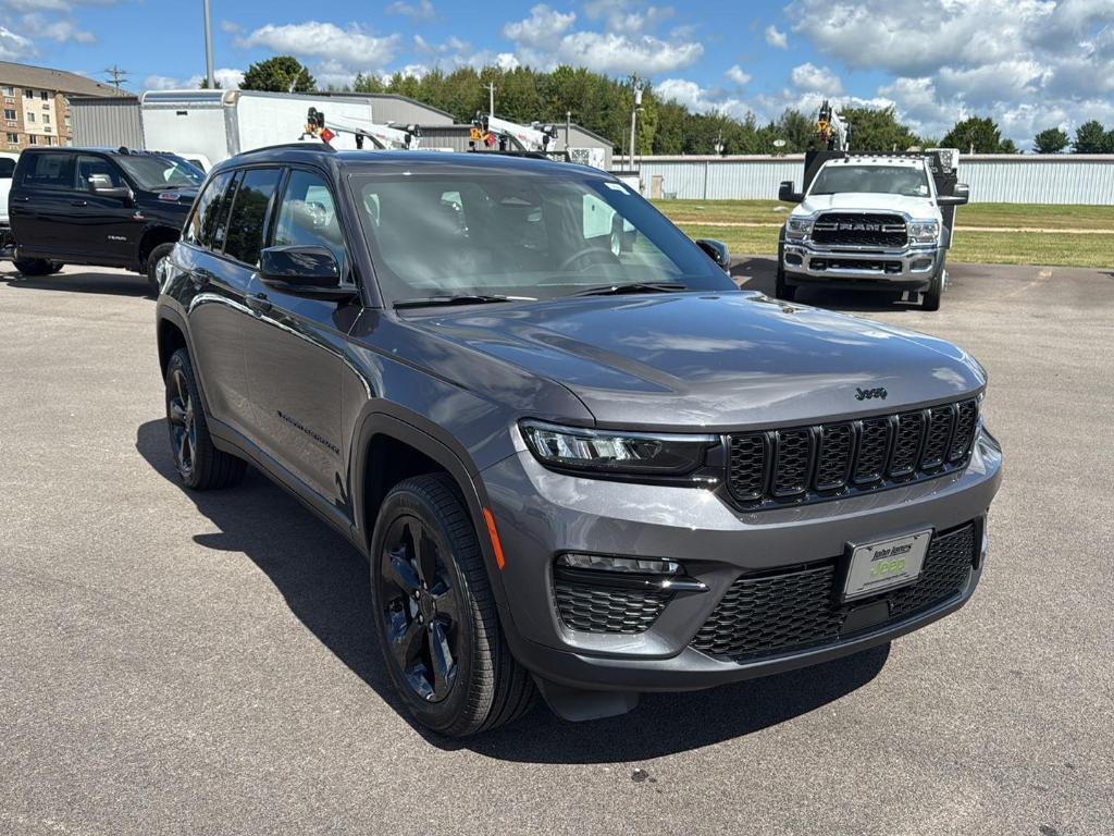 new 2025 Jeep Grand Cherokee car, priced at $47,985