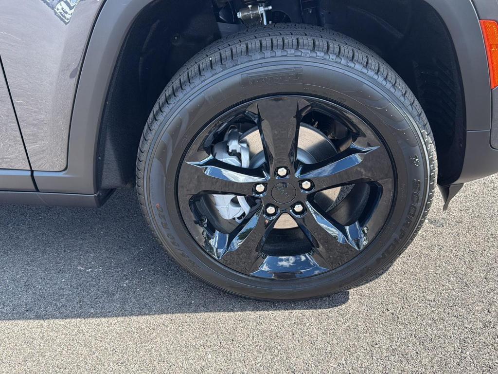 new 2025 Jeep Grand Cherokee car, priced at $47,985