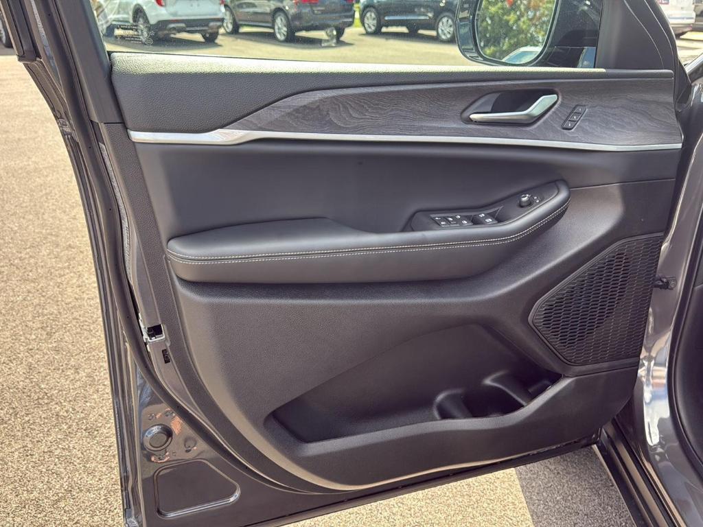 new 2025 Jeep Grand Cherokee car, priced at $47,985