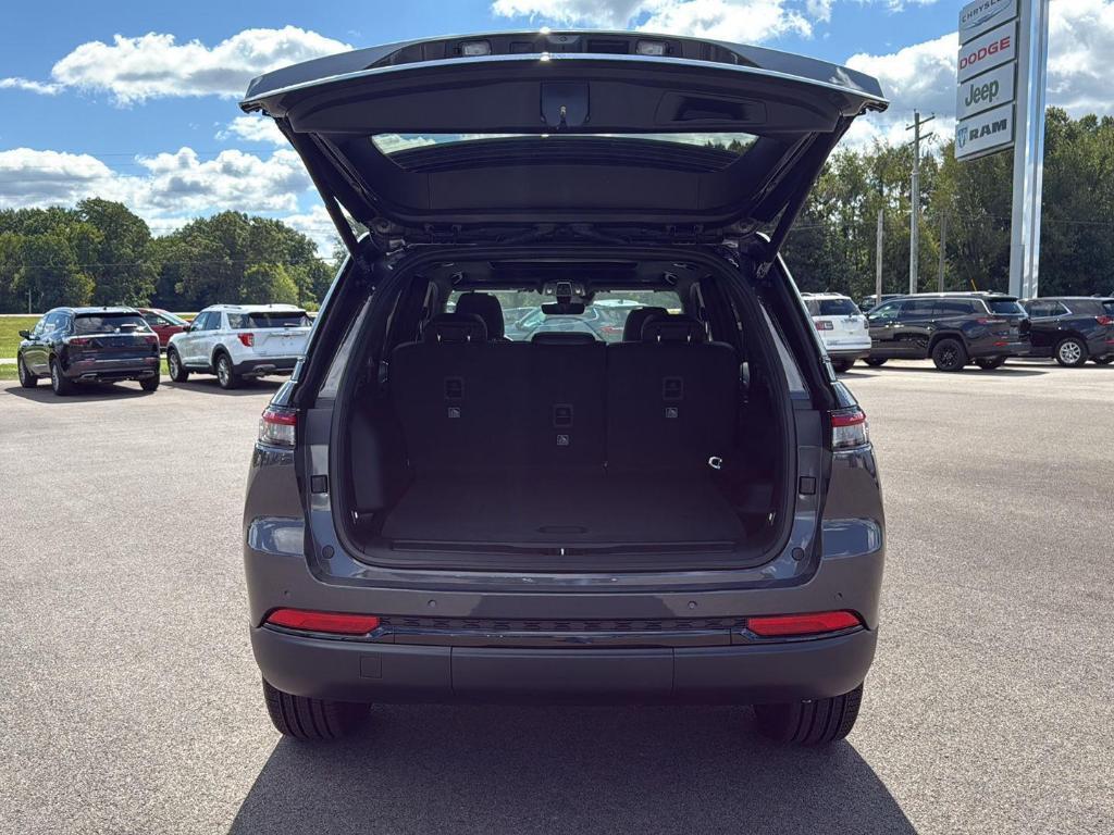 new 2025 Jeep Grand Cherokee car, priced at $47,985