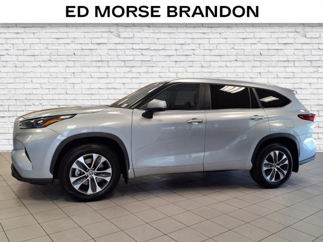 used 2023 Toyota Highlander car, priced at $34,651