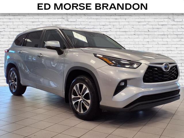 used 2023 Toyota Highlander car, priced at $34,651