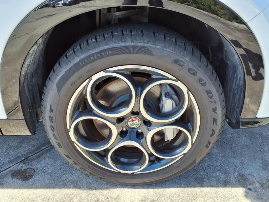 new 2024 Alfa Romeo Tonale car, priced at $42,237