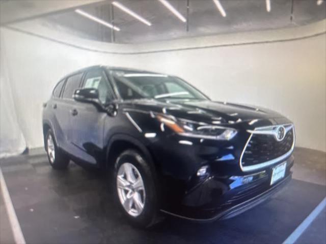 used 2021 Toyota Highlander car, priced at $26,299