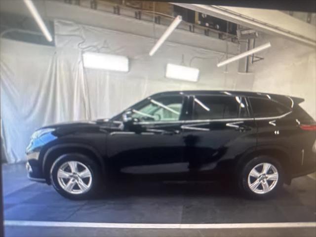 used 2021 Toyota Highlander car, priced at $26,299