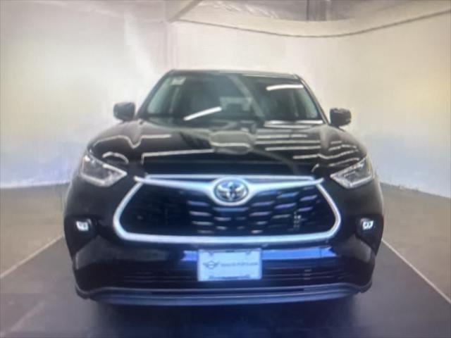 used 2021 Toyota Highlander car, priced at $26,299