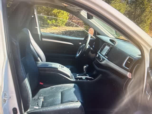 used 2018 Toyota Highlander car, priced at $25,600