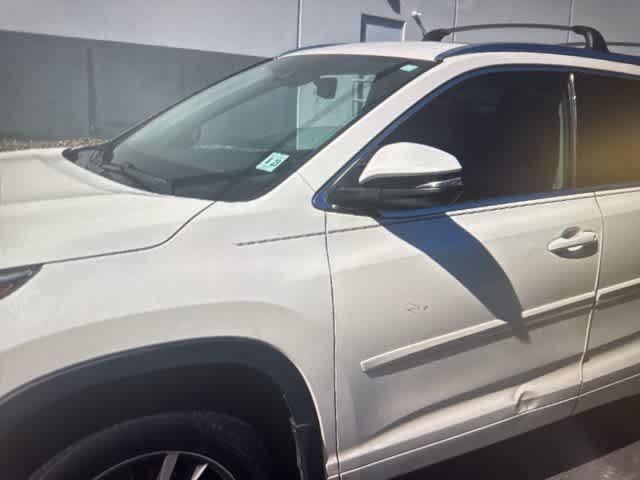 used 2018 Toyota Highlander car, priced at $25,600