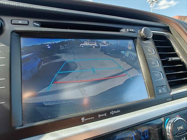 used 2019 Toyota Highlander car, priced at $24,470