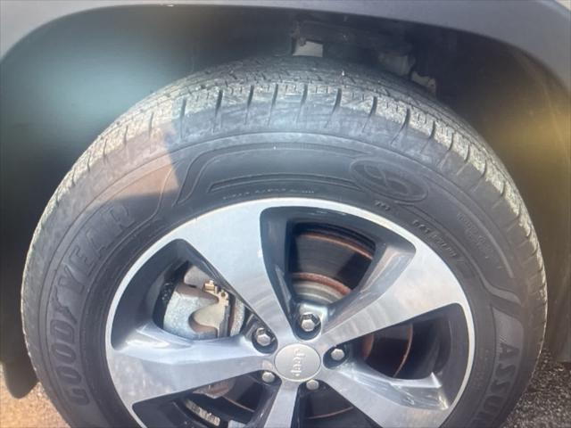 used 2019 Jeep Cherokee car, priced at $19,344