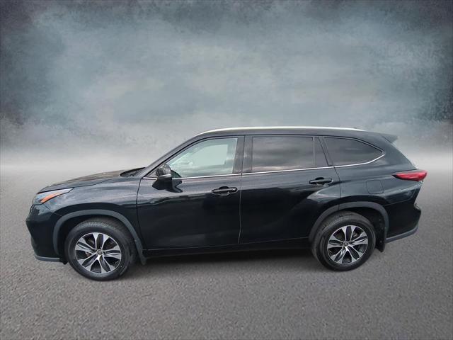used 2021 Toyota Highlander car, priced at $34,399