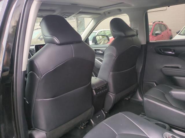 used 2021 Toyota Highlander car, priced at $34,399