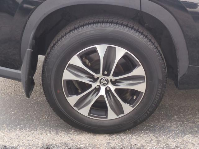 used 2021 Toyota Highlander car, priced at $34,399