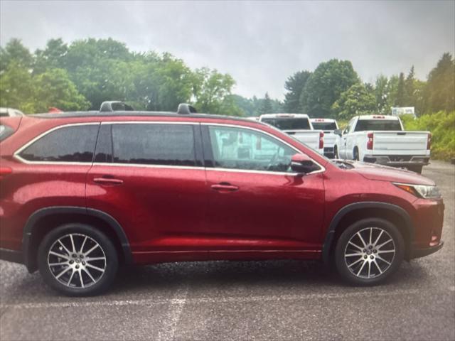 used 2017 Toyota Highlander car, priced at $23,903