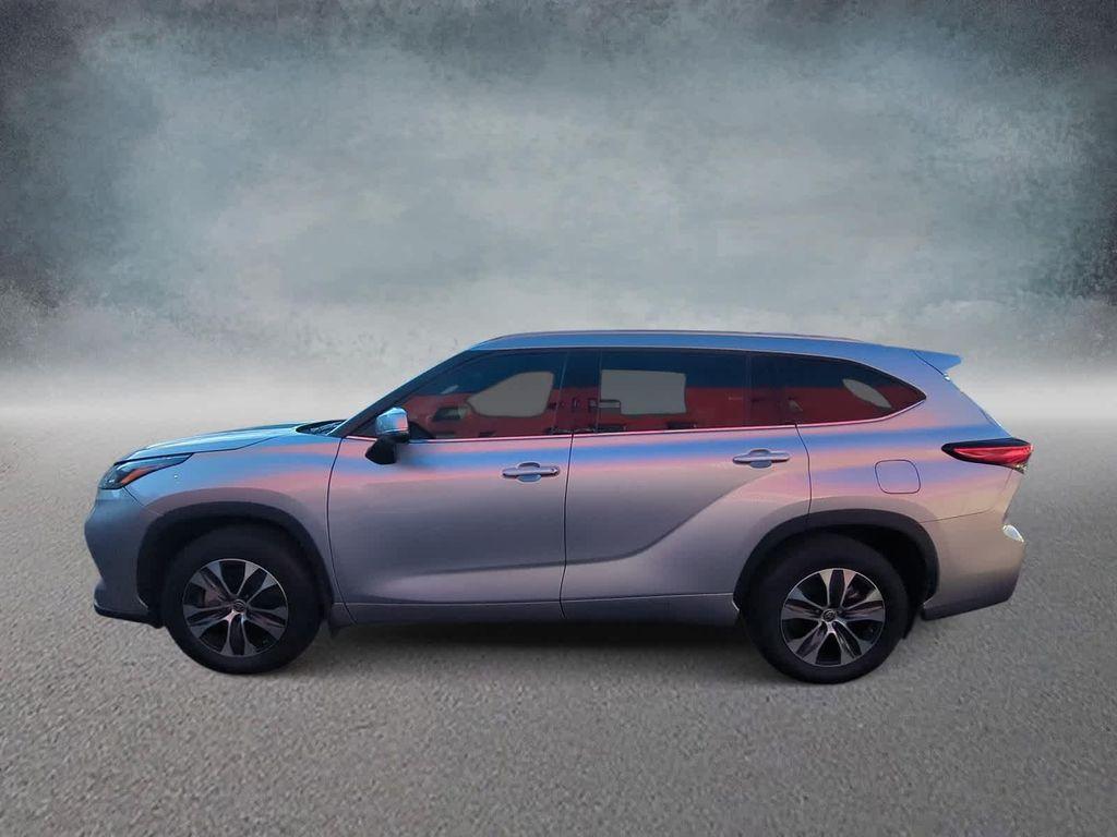 used 2022 Toyota Highlander car, priced at $37,999