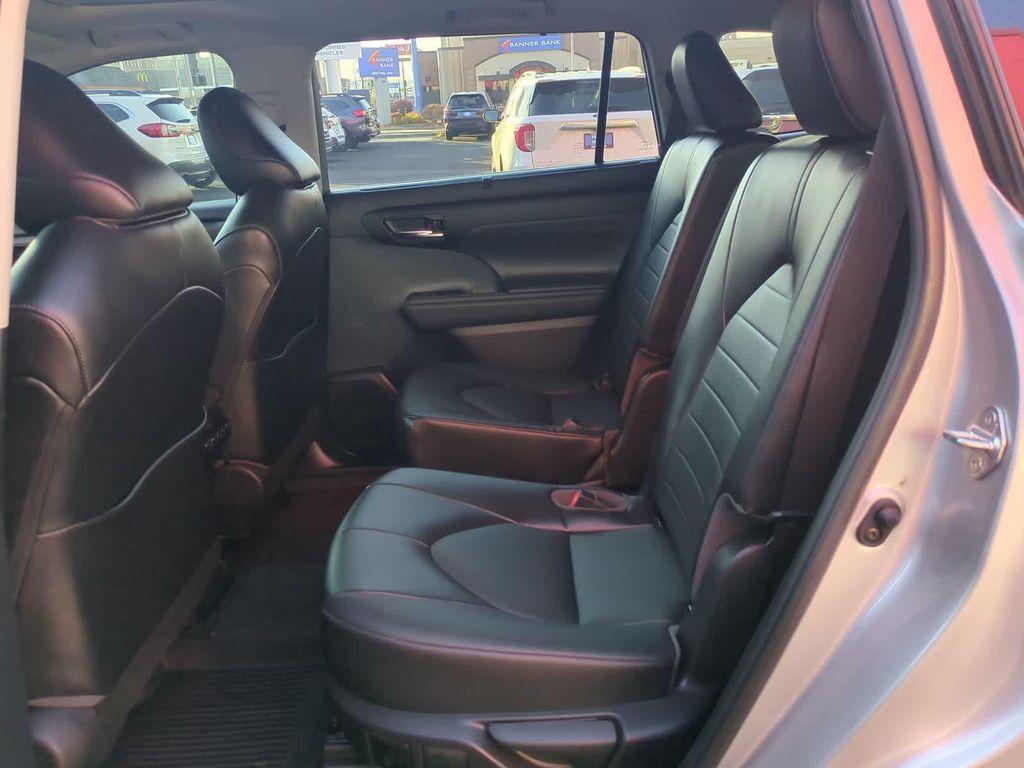 used 2022 Toyota Highlander car, priced at $37,999