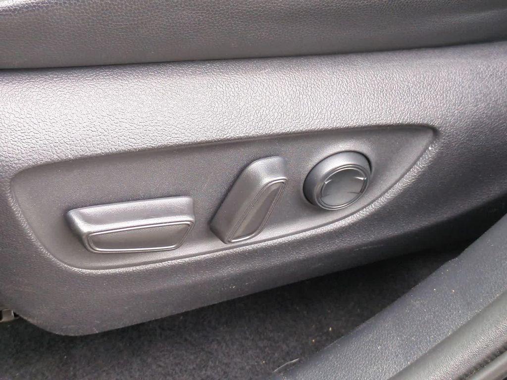 used 2021 Toyota Highlander car, priced at $28,939