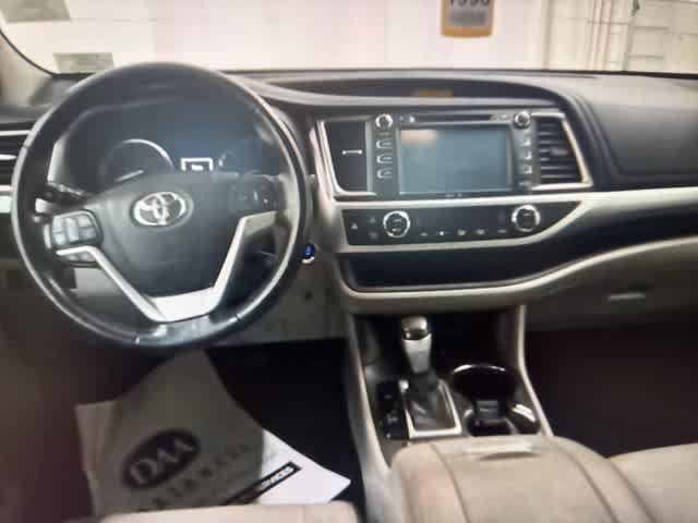 used 2015 Toyota Highlander car, priced at $21,940