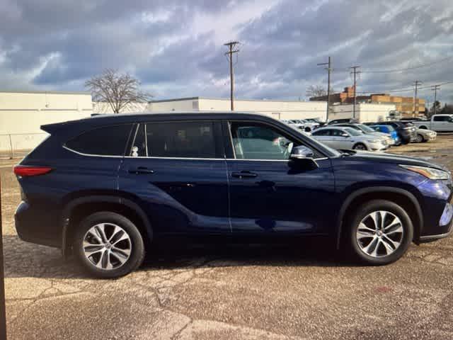 used 2021 Toyota Highlander car, priced at $31,249