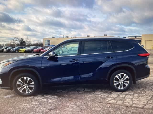 used 2021 Toyota Highlander car, priced at $31,249