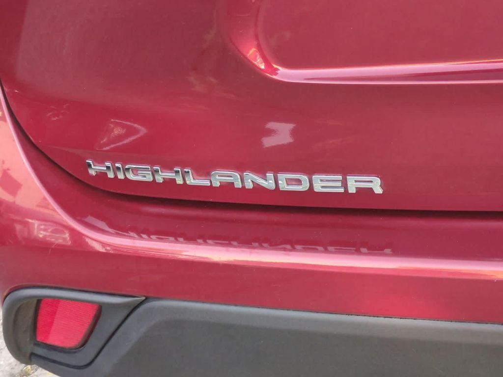 used 2023 Toyota Highlander Hybrid car, priced at $35,214