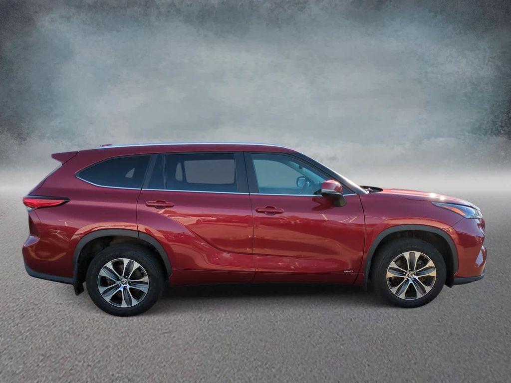 used 2023 Toyota Highlander Hybrid car, priced at $35,214