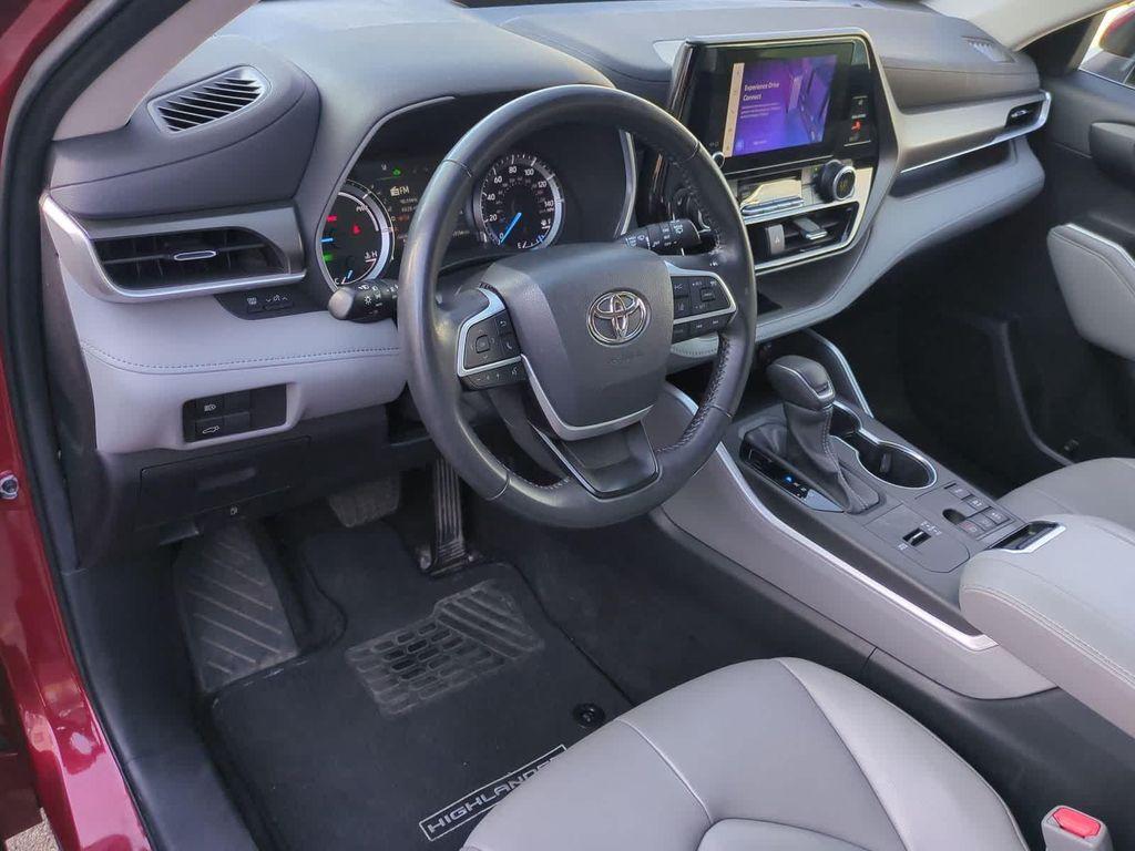 used 2023 Toyota Highlander Hybrid car, priced at $35,214