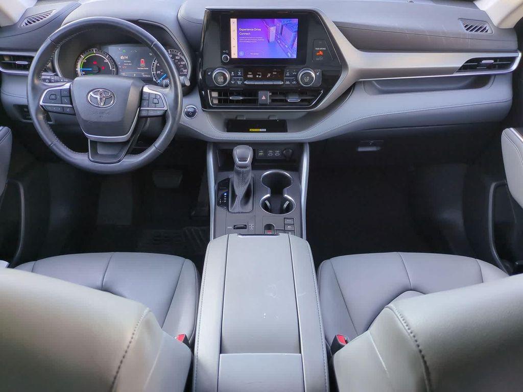used 2023 Toyota Highlander Hybrid car, priced at $35,214