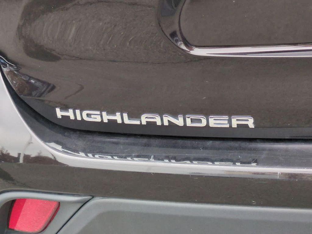 used 2022 Toyota Highlander car, priced at $31,991