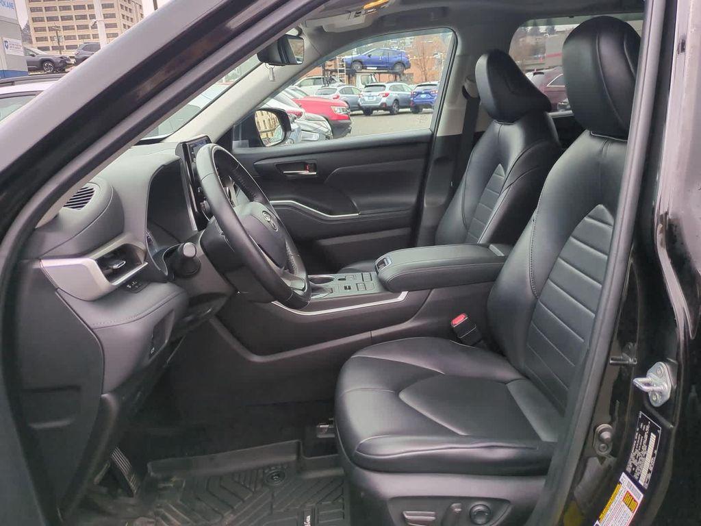 used 2022 Toyota Highlander car, priced at $31,991