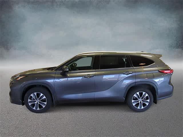 used 2022 Toyota Highlander car, priced at $34,584