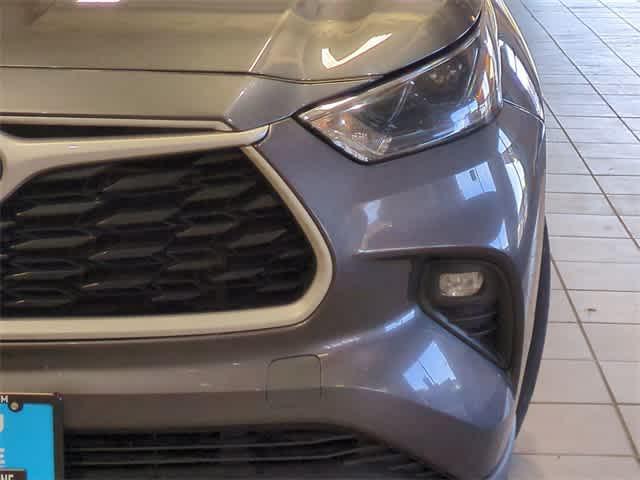 used 2022 Toyota Highlander car, priced at $34,584