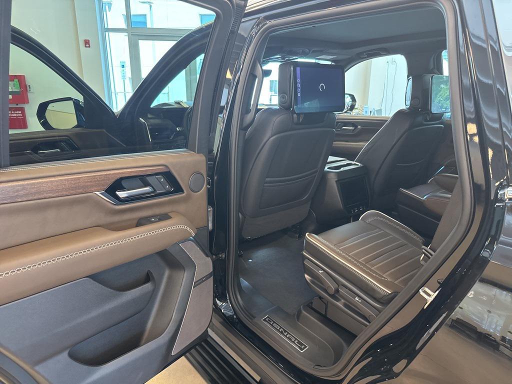 used 2025 GMC Yukon car, priced at $99,999