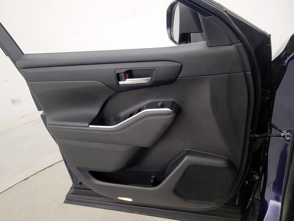 used 2023 Toyota Highlander car, priced at $37,998