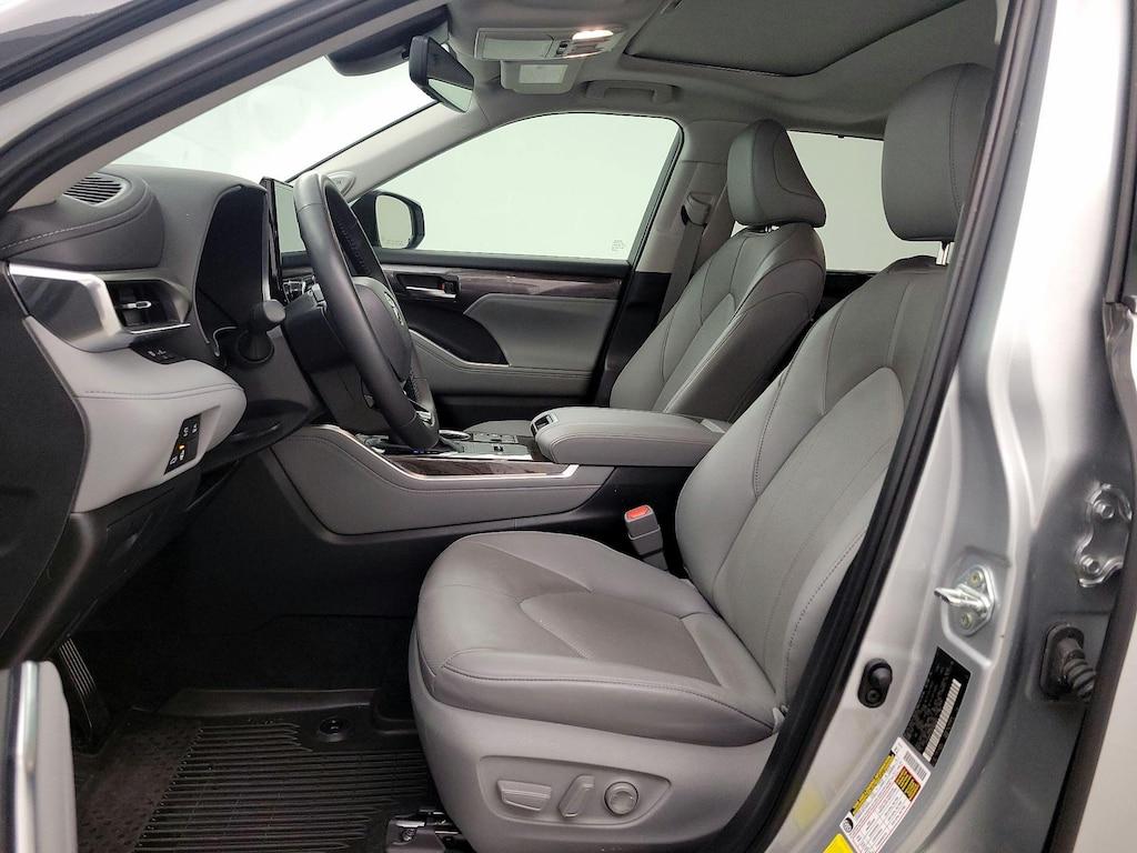 used 2024 Toyota Highlander Hybrid car, priced at $54,998