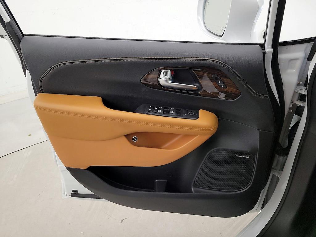 used 2022 Chrysler Pacifica Hybrid car, priced at $40,998