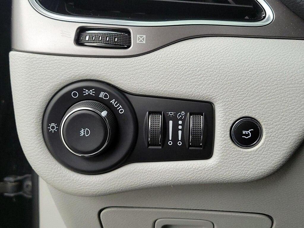 used 2021 Jeep Cherokee car, priced at $23,998