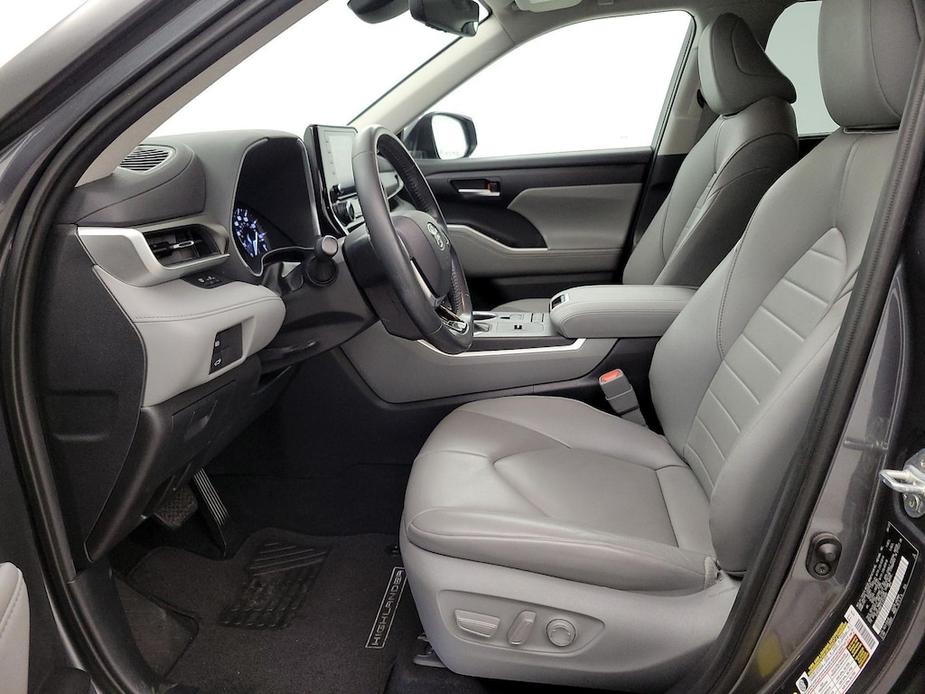 used 2020 Toyota Highlander car, priced at $30,998