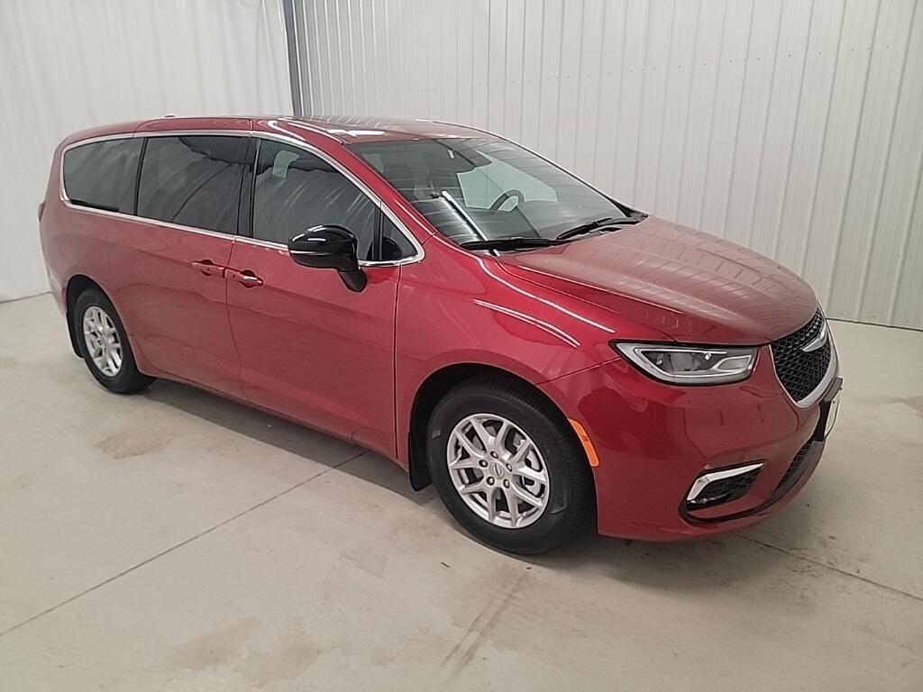 new 2025 Chrysler Pacifica car, priced at $41,727