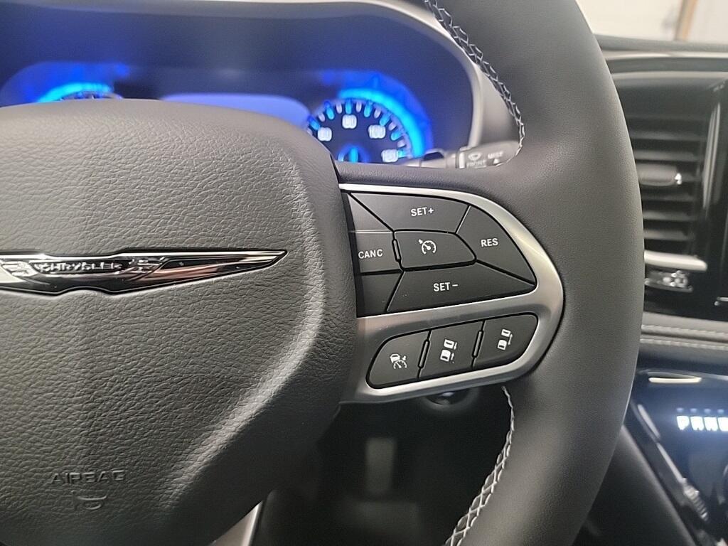 new 2025 Chrysler Pacifica car, priced at $41,727