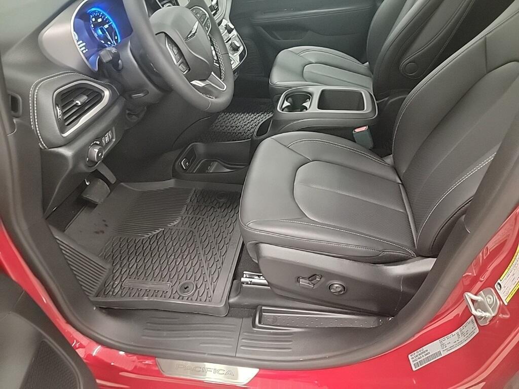new 2025 Chrysler Pacifica car, priced at $41,727