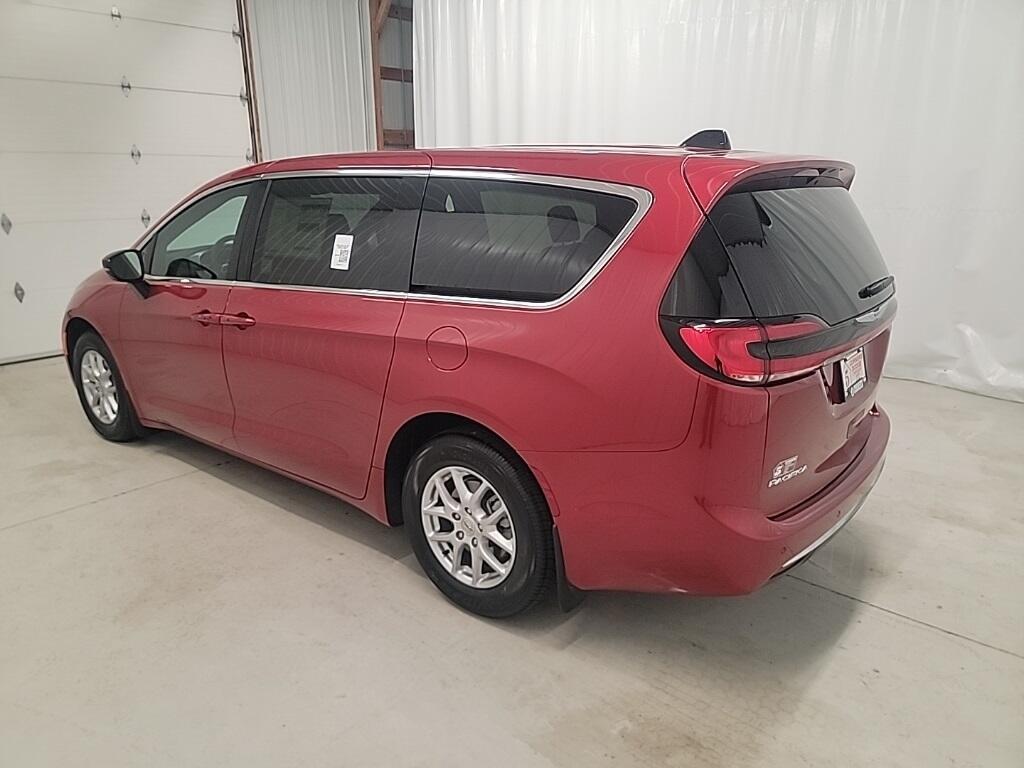 new 2025 Chrysler Pacifica car, priced at $41,727