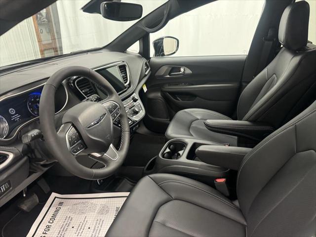 new 2025 Chrysler Pacifica car, priced at $45,705