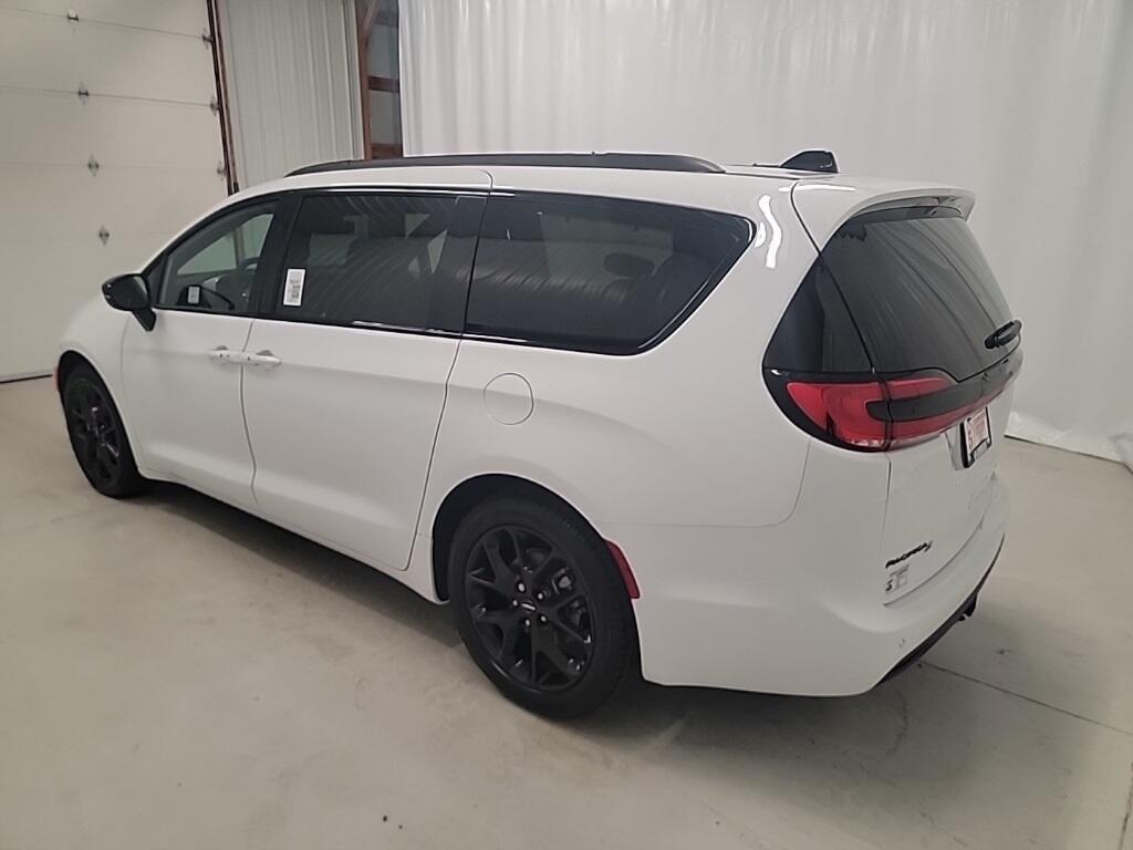 new 2025 Chrysler Pacifica car, priced at $44,170