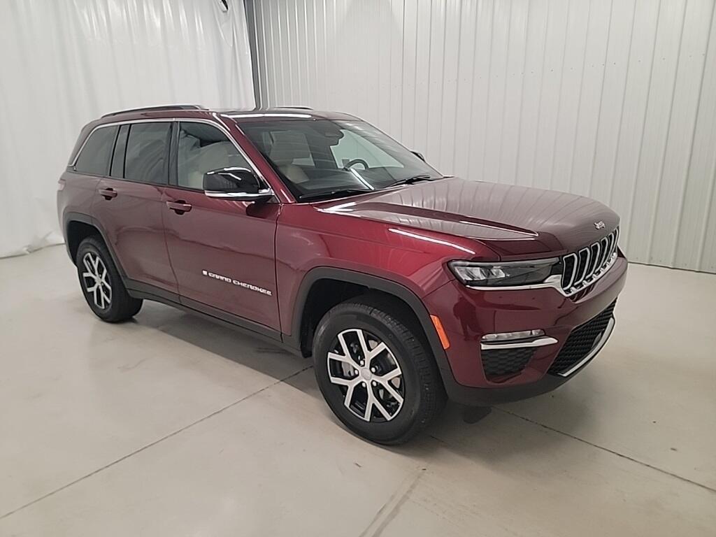 new 2025 Jeep Grand Cherokee car, priced at $44,181