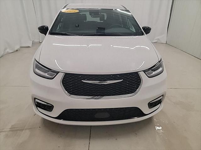 used 2025 Chrysler Pacifica car, priced at $41,238