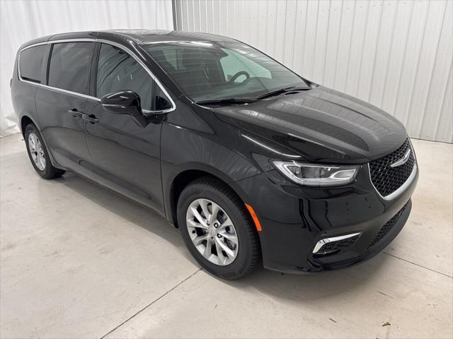new 2025 Chrysler Pacifica car, priced at $43,977